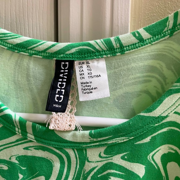 Divided Crop Top - Picture 2 of 4